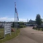 Hébergement de vacances Luxe Watervilla Met Eigen Aanlegsteiger Geschikt Voor Maximaal 6 Personen In Recreatiegebied De Gouden Ham In Maasbommel