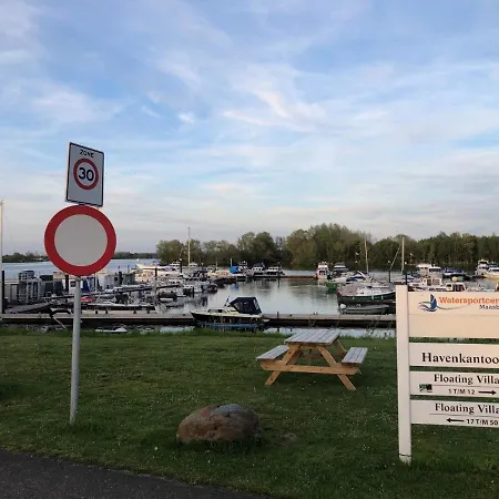 Luxe Watervilla Met Eigen Aanlegsteiger Geschikt Voor Maximaal 6 Personen In Recreatiegebied De Gouden Ham In