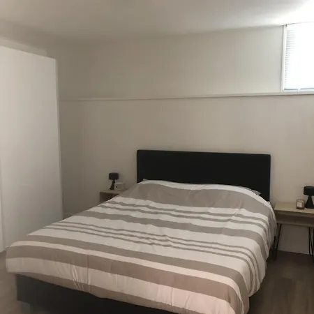 Hébergement de vacances Luxe Watervilla Met Eigen Aanlegsteiger Geschikt Voor Maximaal 6 Personen In Recreatiegebied De Gouden Ham In *