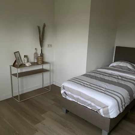 Casa de Férias Luxe Watervilla Met Eigen Aanlegsteiger Geschikt Voor Maximaal 6 Personen In Recreatiegebied De Gouden Ham In Maasbommel