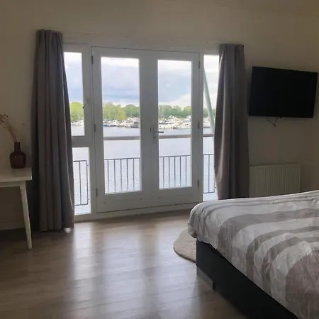 Luxe Watervilla Met Eigen Aanlegsteiger Geschikt Voor Maximaal 6 Personen In Recreatiegebied De Gouden Ham In *