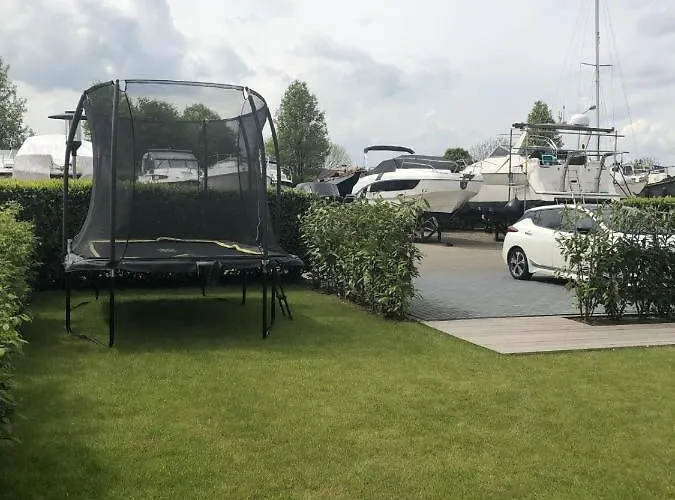 Luxe Watervilla Met Eigen Aanlegsteiger Geschikt Voor Maximaal 6 Personen In Recreatiegebied De Gouden Ham In