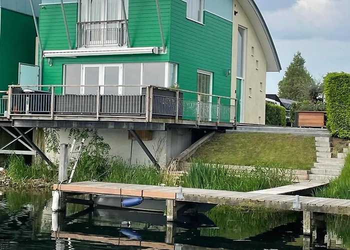 Casa de Férias Luxe Watervilla Met Eigen Aanlegsteiger Geschikt Voor Maximaal 6 Personen In Recreatiegebied De Gouden Ham In