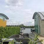 Luxe Watervilla Met Eigen Aanlegsteiger Geschikt Voor Maximaal 6 Personen In Recreatiegebied De Gouden Ham In