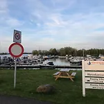 Luxe Watervilla Met Eigen Aanlegsteiger Geschikt Voor Maximaal 6 Personen In Recreatiegebied De Gouden Ham In