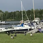 Luxe Watervilla Met Eigen Aanlegsteiger Geschikt Voor Maximaal 6 Personen In Recreatiegebied De Gouden Ham In