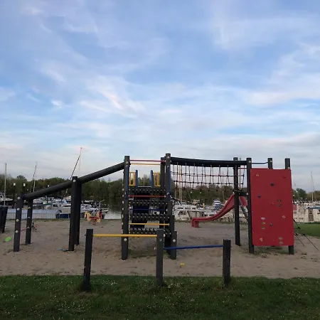 Luxe Watervilla: Waterfront Retreat With Private Dock * Maasbommel