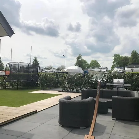Semesterbostad Luxe Watervilla Met Eigen Aanlegsteiger Geschikt Voor Maximaal 6 Personen In Recreatiegebied De Gouden Ham In *