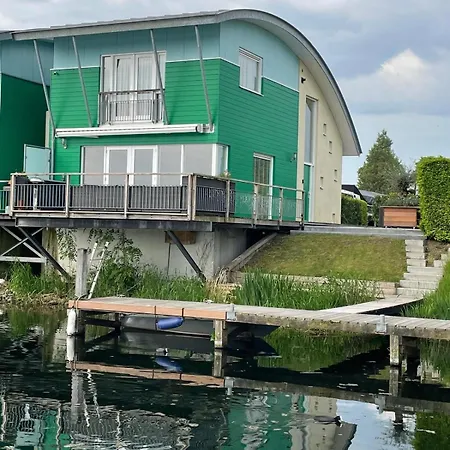 Semesterbostad Luxe Watervilla Met Eigen Aanlegsteiger Geschikt Voor Maximaal 6 Personen In Recreatiegebied De Gouden Ham In