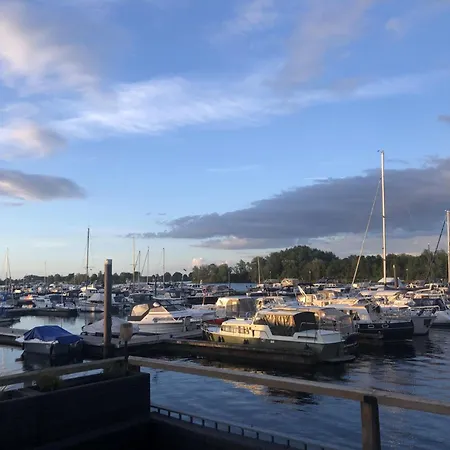 Luxe Watervilla Met Eigen Aanlegsteiger Geschikt Voor Maximaal 6 Personen In Recreatiegebied De Gouden Ham In 度假居 Maasbommel