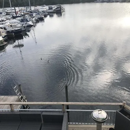 Luxe Watervilla Met Eigen Aanlegsteiger Geschikt Voor Maximaal 6 Personen In Recreatiegebied De Gouden Ham In 度假居