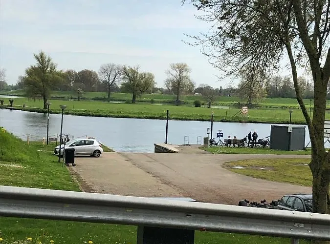 Luxe Watervilla Met Eigen Aanlegsteiger Geschikt Voor Maximaal 6 Personen In Recreatiegebied De Gouden Ham In