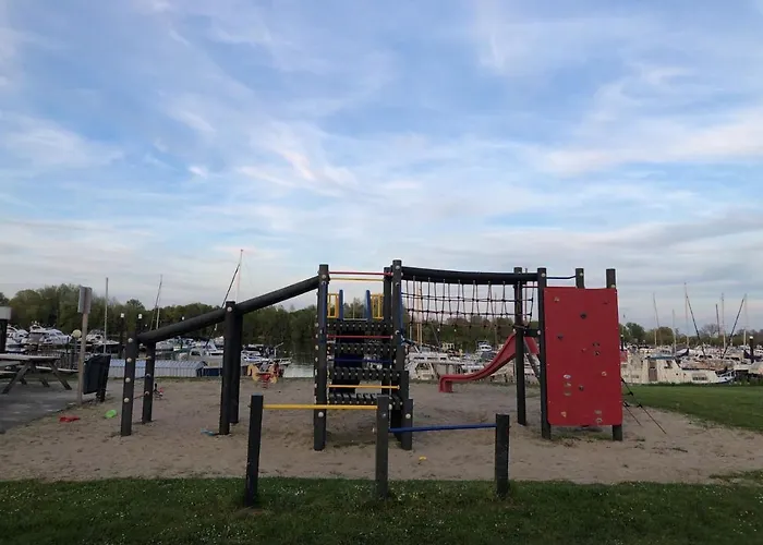 Luxe Watervilla: Waterfront Retreat With Private Dock * Maasbommel