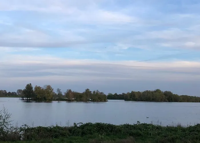 Luxe Watervilla Met Eigen Aanlegsteiger Geschikt Voor Maximaal 6 Personen In Recreatiegebied De Gouden Ham In Semesterbostad